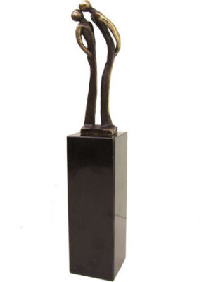 Liefdes sculptuur "De kus"