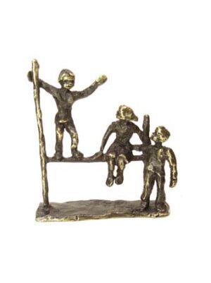 Spelende kinderen sculptuur "Vriendschap"