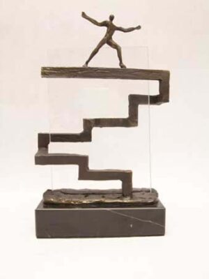 Zakelijk sculptuur "De overtreffende trap"
